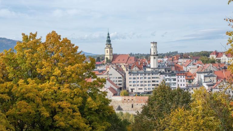 shutterstock_2075020690 Panorama of the city of Bystrzyca Kłodzka.jpg